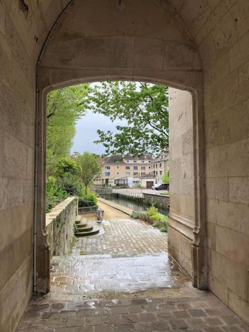Apt Evreux 900M De La Gare Esterno foto